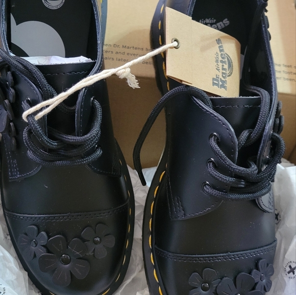 Brand New With Box Doc Martens 1460 Flower Applique Oxfords sz 8 US - Picture 8 of 9